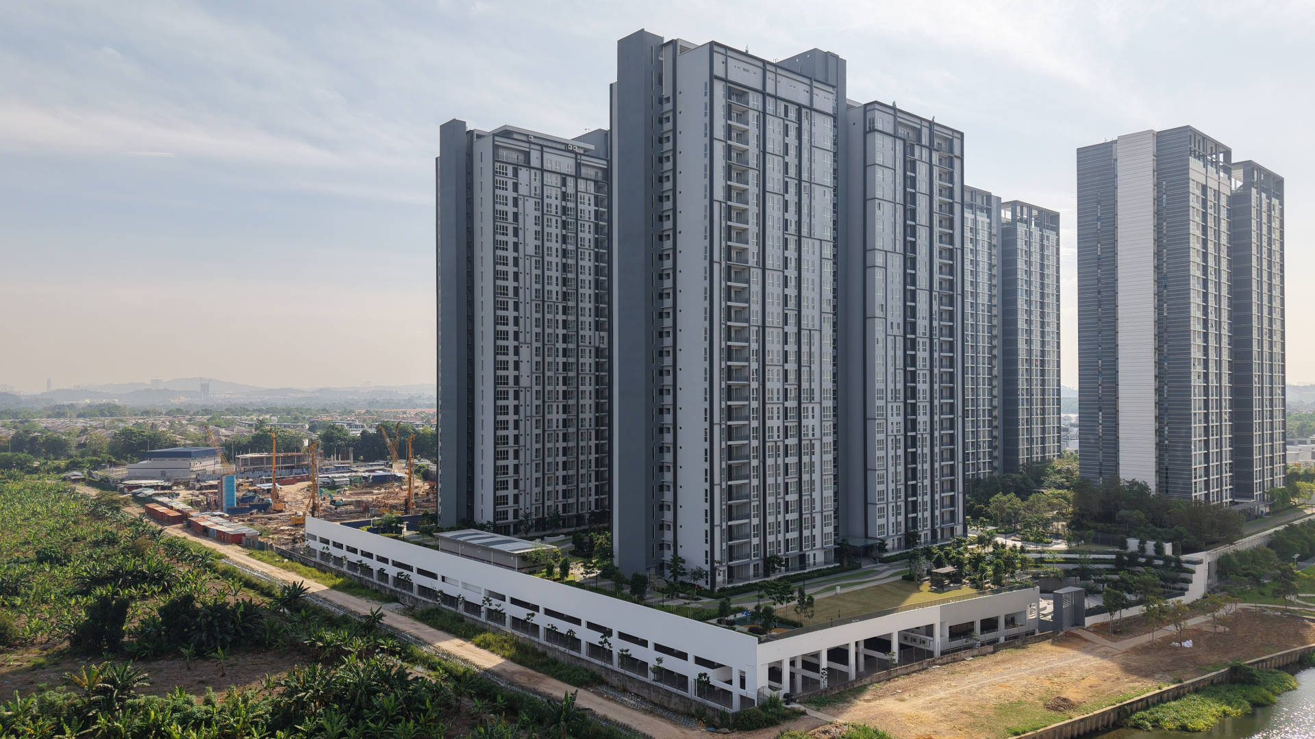 banner-mct-lakefront-residence-completed-250715-3